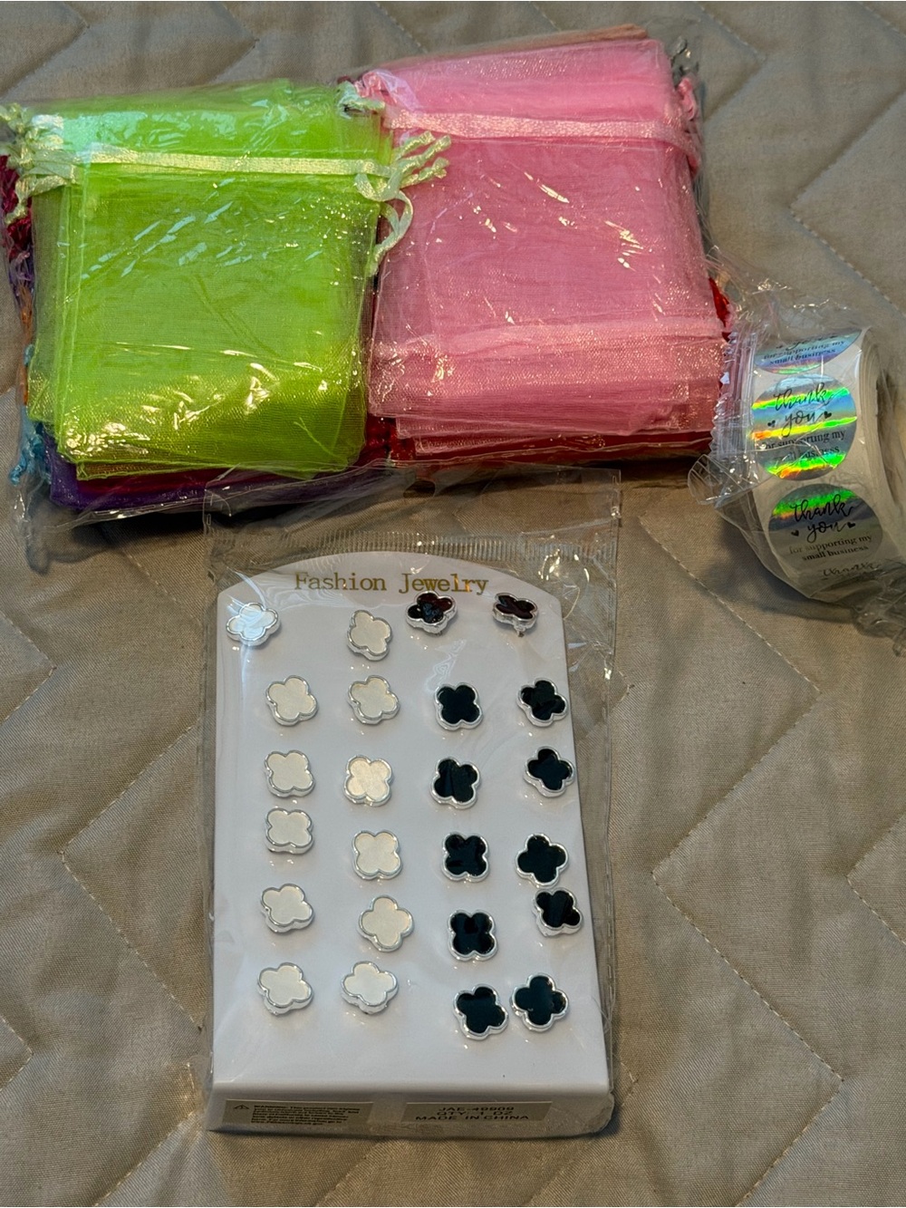 Sellers Bundle : Fashion Clover Stud Earrings, 100 bags, roll of 500 stickers